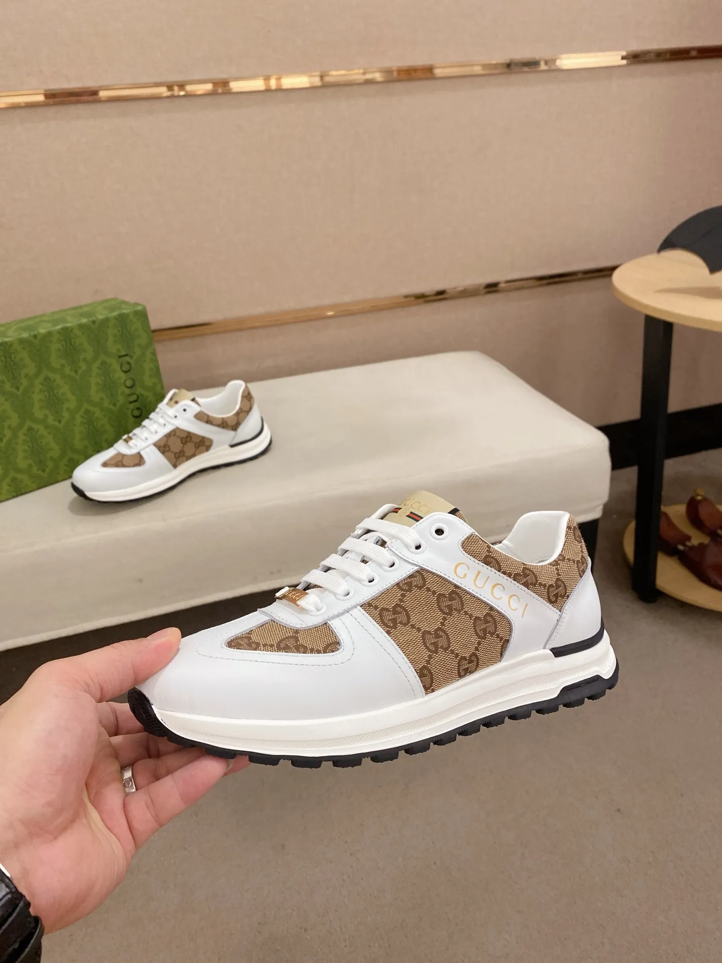 Men's clothing and shoes💰 400💰🇮🇹🇮🇹GUCCI (Gucci) top 🔍🔍 new models are on sale at the same time, the upper 🇮🇹 is imported Italian first-layer cowhide, the lining is fully imported sheepskin 💪💪, completely 1⃣️compared 1⃣️Reproduction🇮🇹💪💪, ⚠Sole: The original sole is specially provided by the original factory, the exclusive movable molded sole is super comfortable, ⚠Original factory follow-up goods, 🔍🔍high quality, you can enter and leave the counter at will, welcome to compare⚠. Code number: 38-44 (45 is custom-made and cannot be returned or exchanged)